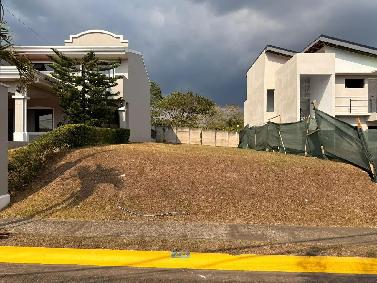 Excellent 231 m² lot on Central Avenue in Grecia, Costa Rica - 4