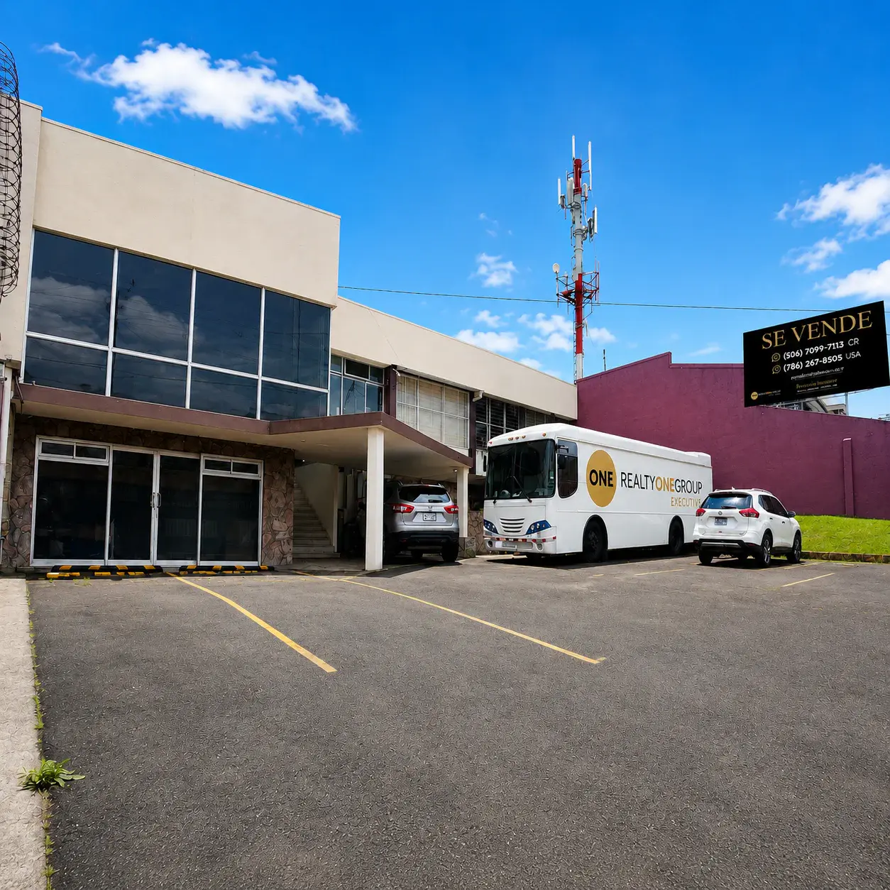 Prime Commercial Building in San José, La California - Investment Opportunity - 1