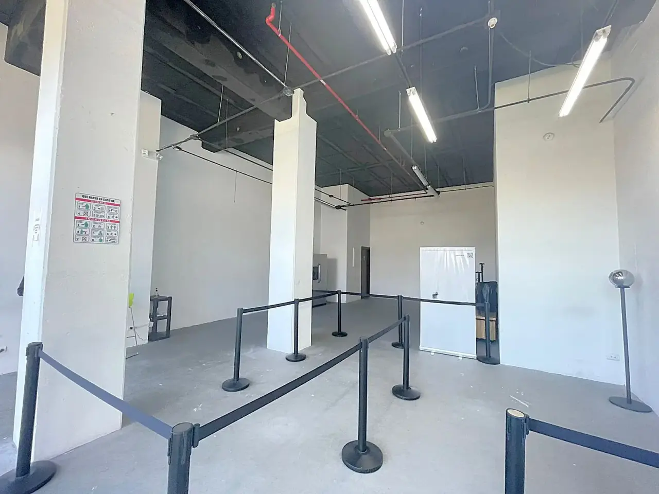 Características Descripción detallada Oficina / Local Comercial en Alquiler – Torre Paseo Colón, Ave. 1 - 3