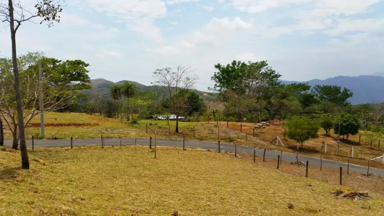 Your Costa Rican Dream Awaits: 2000sqm Mountain View Lot in Turrubares - 2