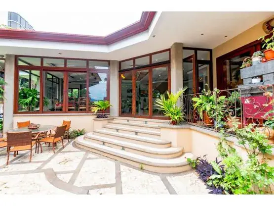 Lujosa Casa Independiente en Venta o Alquiler en Escazú -Lujo - 3