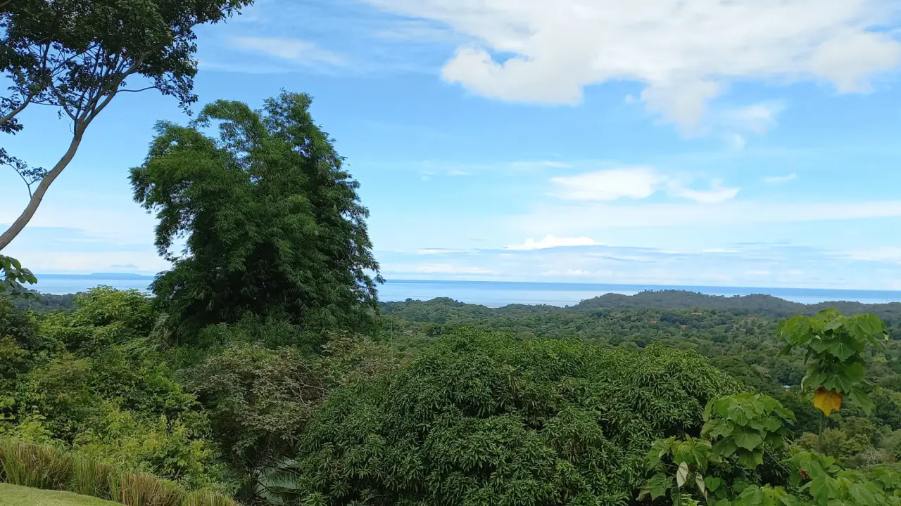 ELEGANTE CASA CON VISTA AL MAR Y A LA SELVA EN OJOCHAL, COSTA RICA - 4