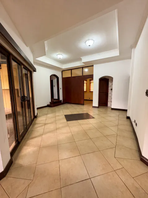 À VENDRE / Majesté et exclusivité à Santa Ana ! Votre havre de rêve vous attend