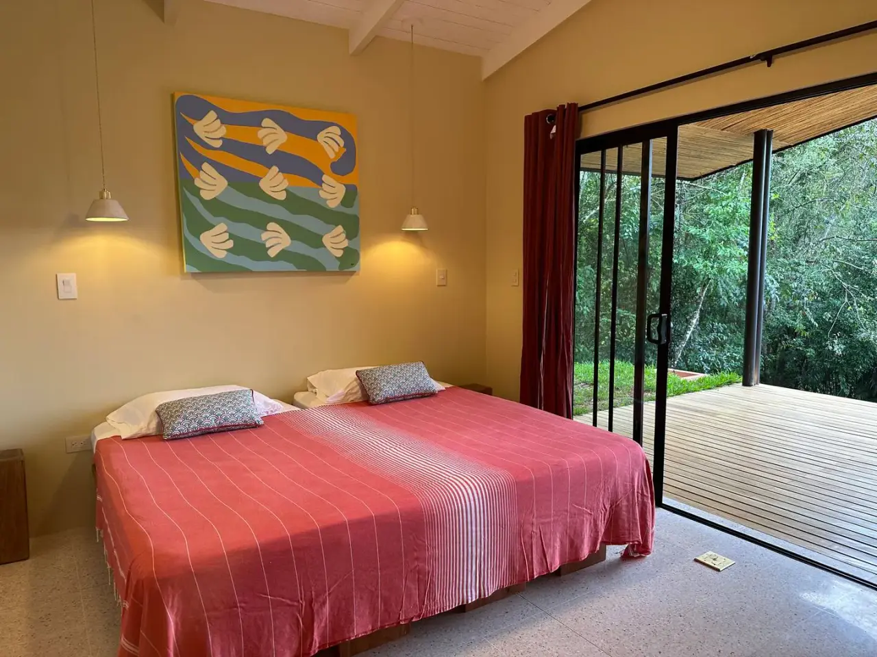 Casa de 2 dormitorios en 9.700m² en una comunidad cerrada cerca de Santa Teresa con piscina - 4