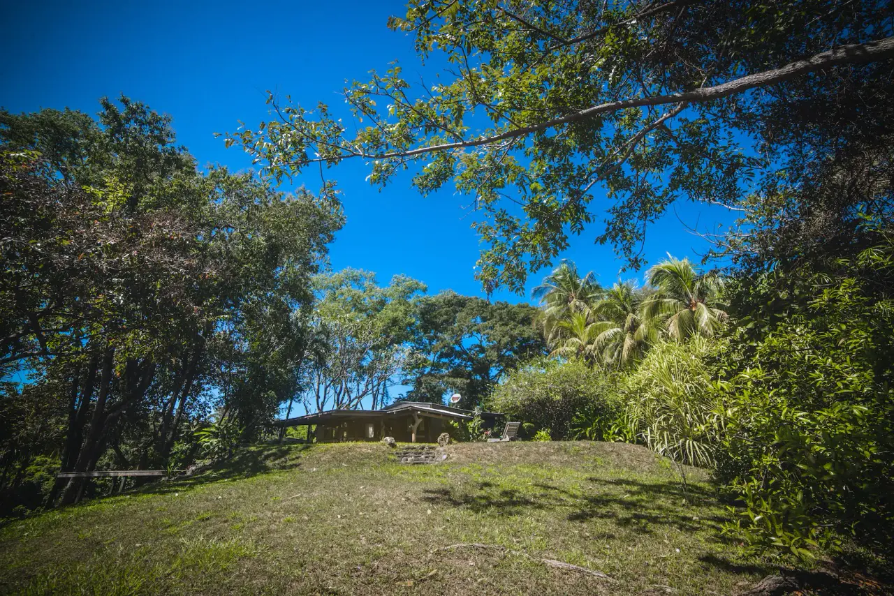 Increíble propiedad con vista al mar y potencial de desarrollo excepcional, casa estilo boho, cabaña rústica y piscina en Delicias, cerca de Montezuma. - 3