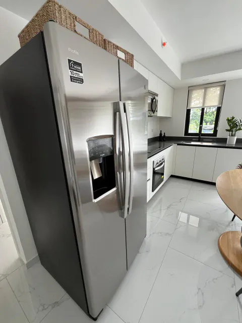 Apartamento Nuevo EN TORRE, Cerca de Todo, Con Vistas al Bosque y al Valle Central. 