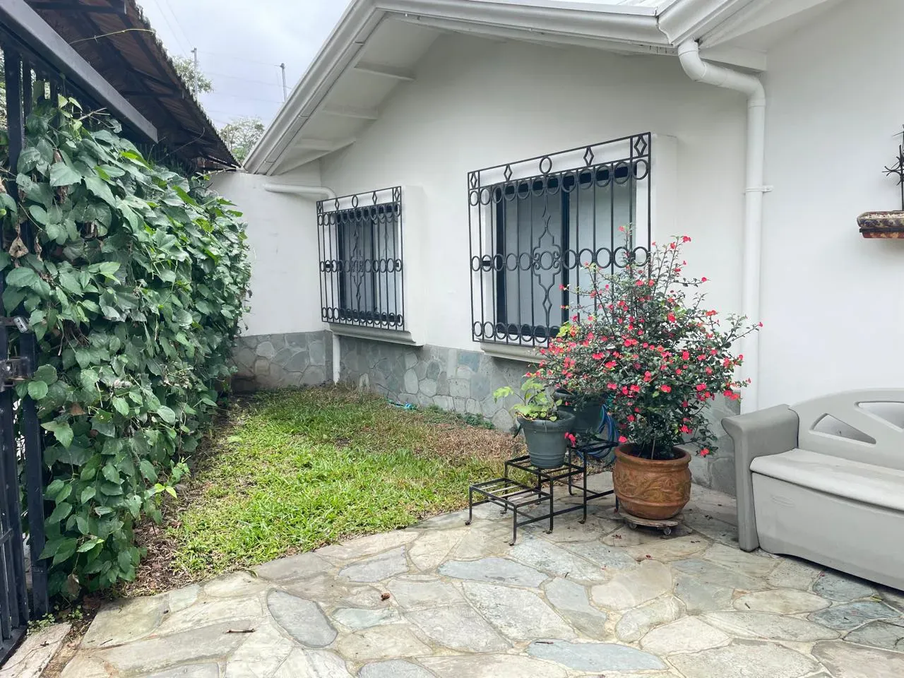 1 level independent house fully furnished for sale - main
