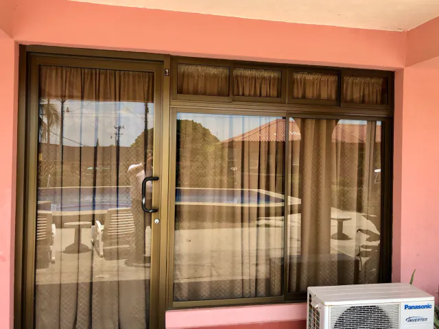 À VENDRE / Hôtel en bord de mer à El Cocal, Puntarenas : 24 chambres, piscine et stationnement