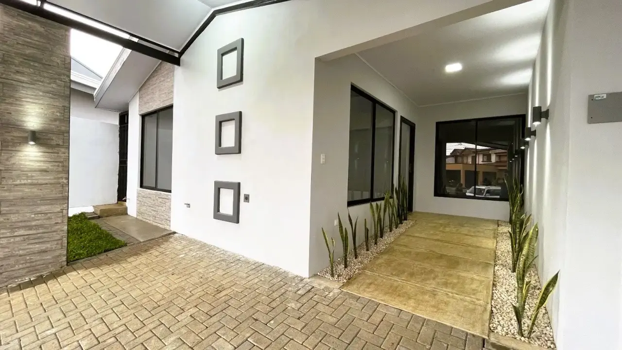 ENCANTADORA CASA EN EXCLUSIVA COMUNIDAD RESIDENCIAL – SAN RAMÓN, ALAJUELA - 1
