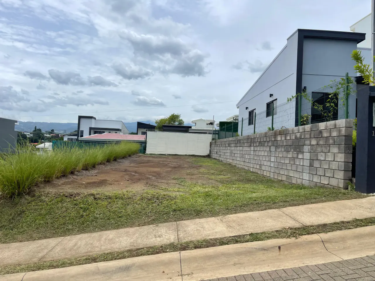 Terreno de 207 m² en Grecia, Alajuela: Construya la casa de sus sueños en un entorno privilegiado - 1
