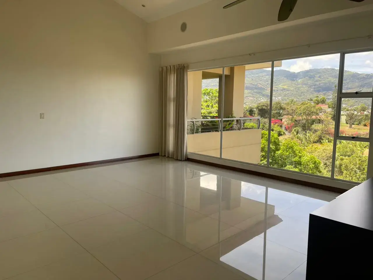 Penthouse exclusif à louer à Bello Horizonte, Escazú, avec vues panoramiques - main