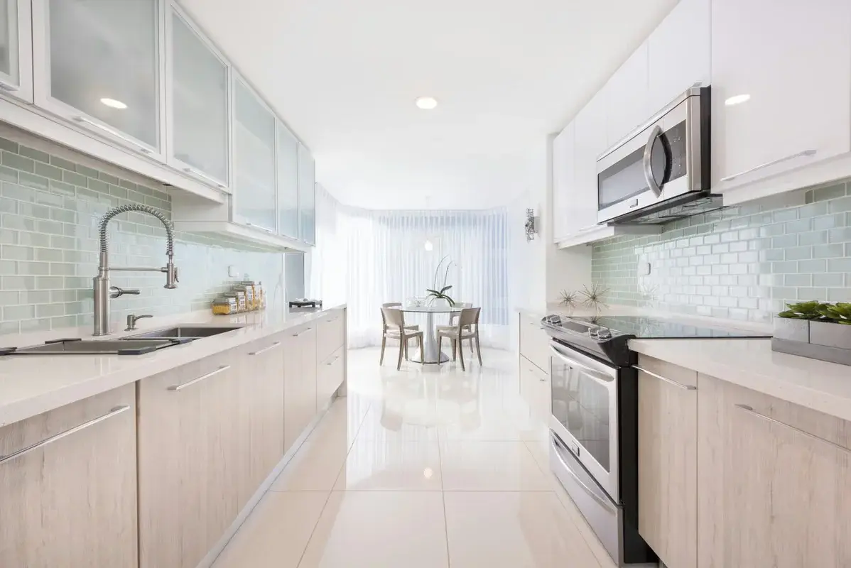 Elegante Apartamento de 3 Habitaciónes con 2 Baños en San Rafael de Escazú - 2