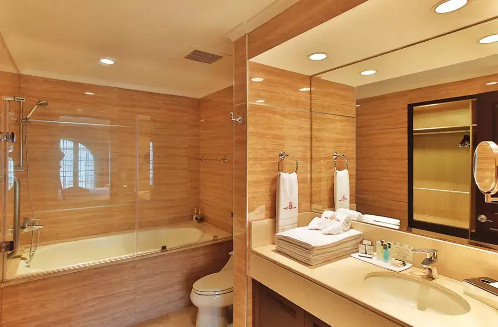 Luxury 1-Bedroom Apartment with City Views and Premium Amenities in Escazú - 4