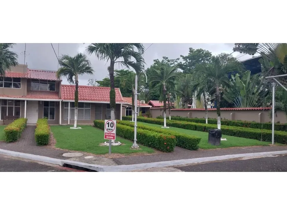 Condominio Tropical en Playa Jaco - Muy Cerca de Comercios y la Playa - main