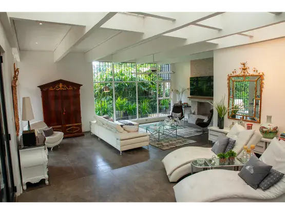 For Sale: Luxury Home Oasis in Escazú - 1