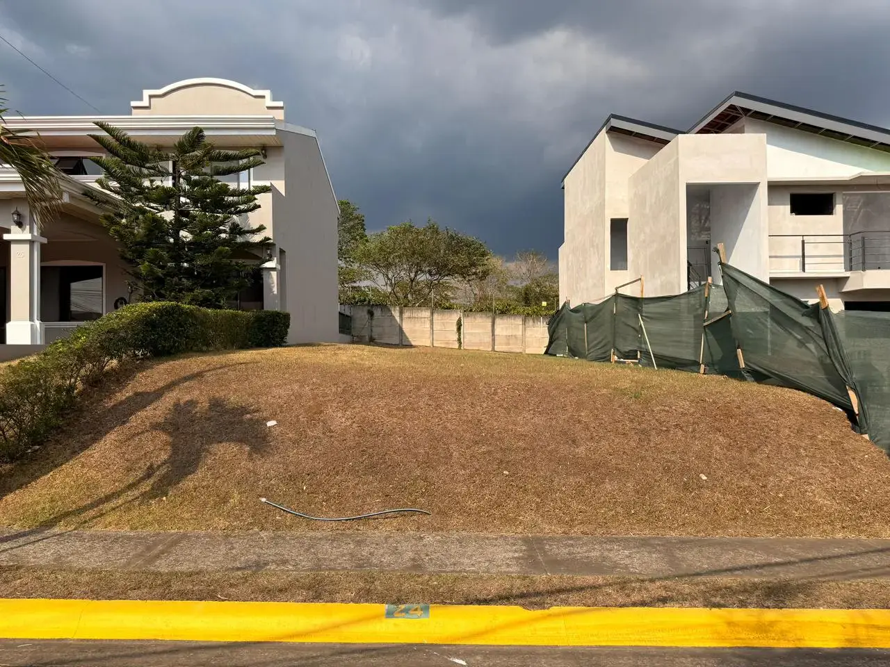 Excellent 231 m² lot on Central Avenue in Grecia, Costa Rica - 2