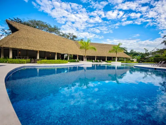 Modern 2-Bed Home in Jacó with Resort Amenities 