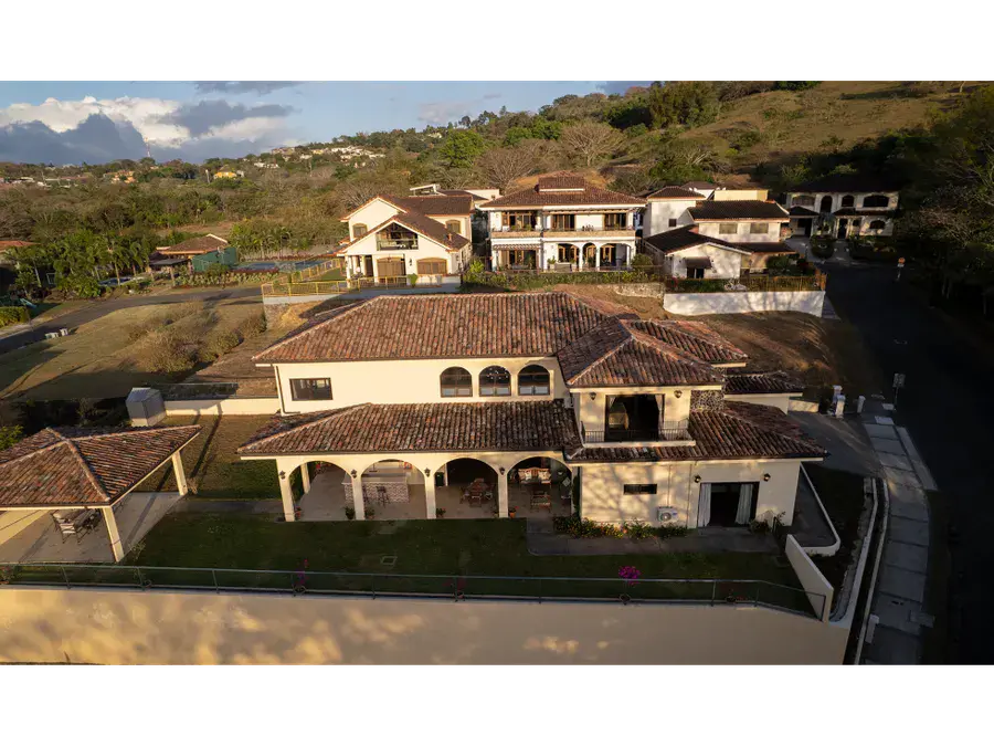 For Sale: Exclusive Luxury Residence in Gated Community – Santa Ana - 3