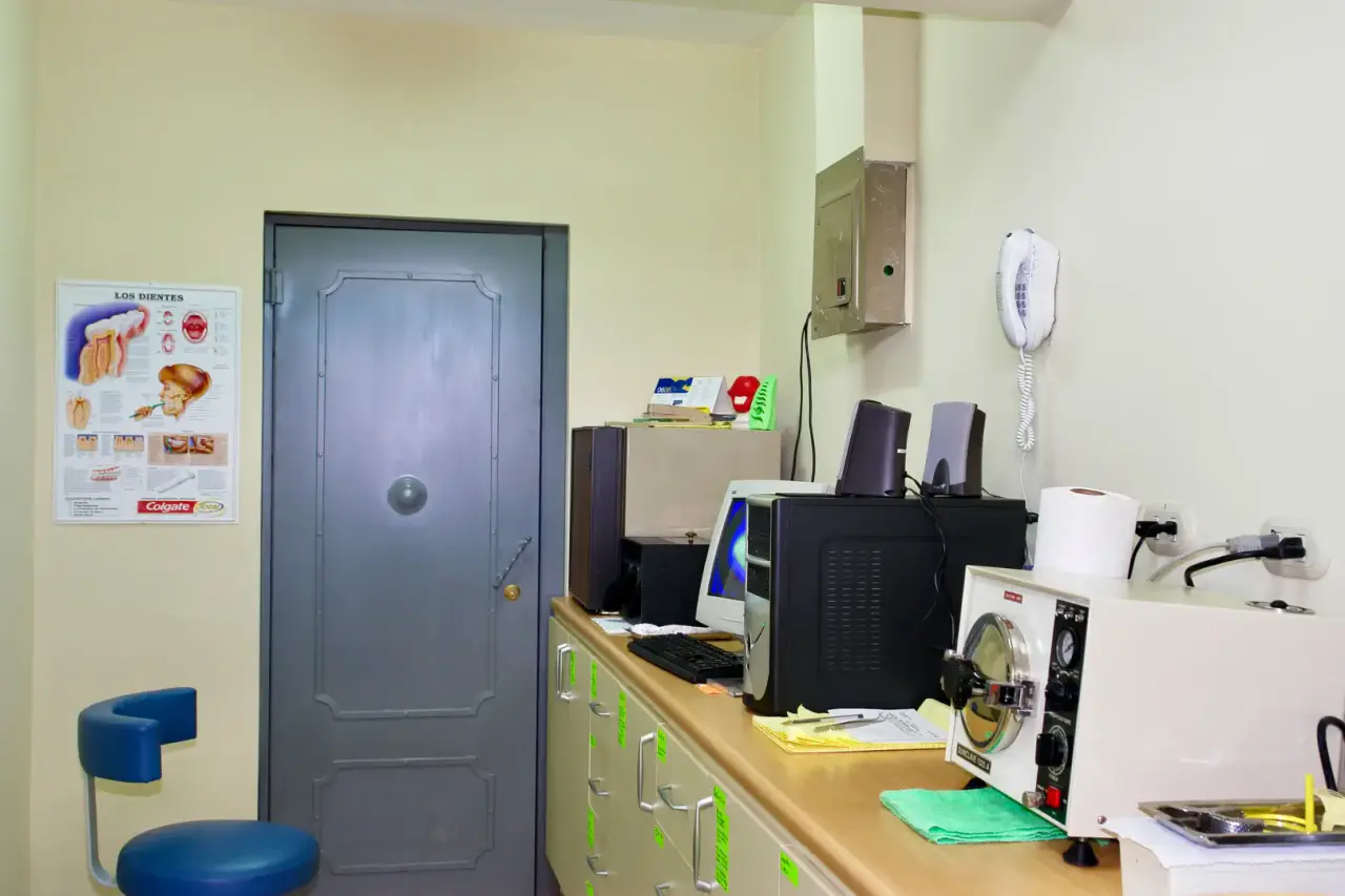 Propiedad comercial de primera en la Zona Merced de San José - Ideal para clínica u oficina - 2