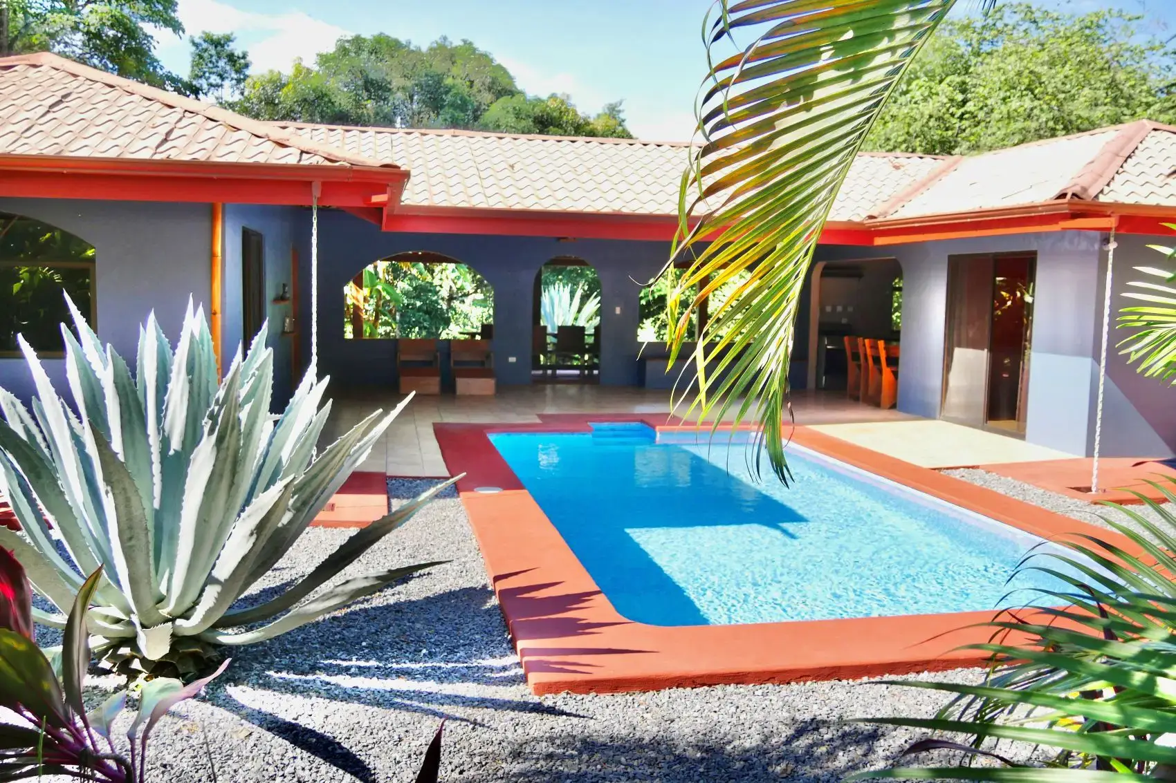 Encantadora casa de 2 dormitorios con piscina y ambiente Pura Vida en San Isidro Santa Teresa - main
