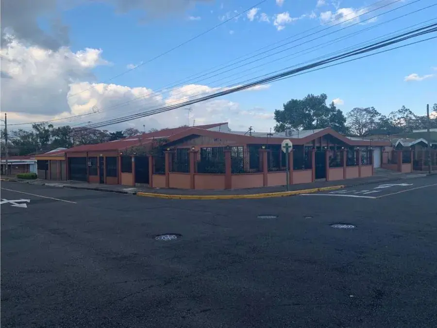 SE ALQUILA CASA DE UNA PLANTA TOTALMENTE AMUEBLADA EN LA FAVORITA, ROHRMOSER - 3