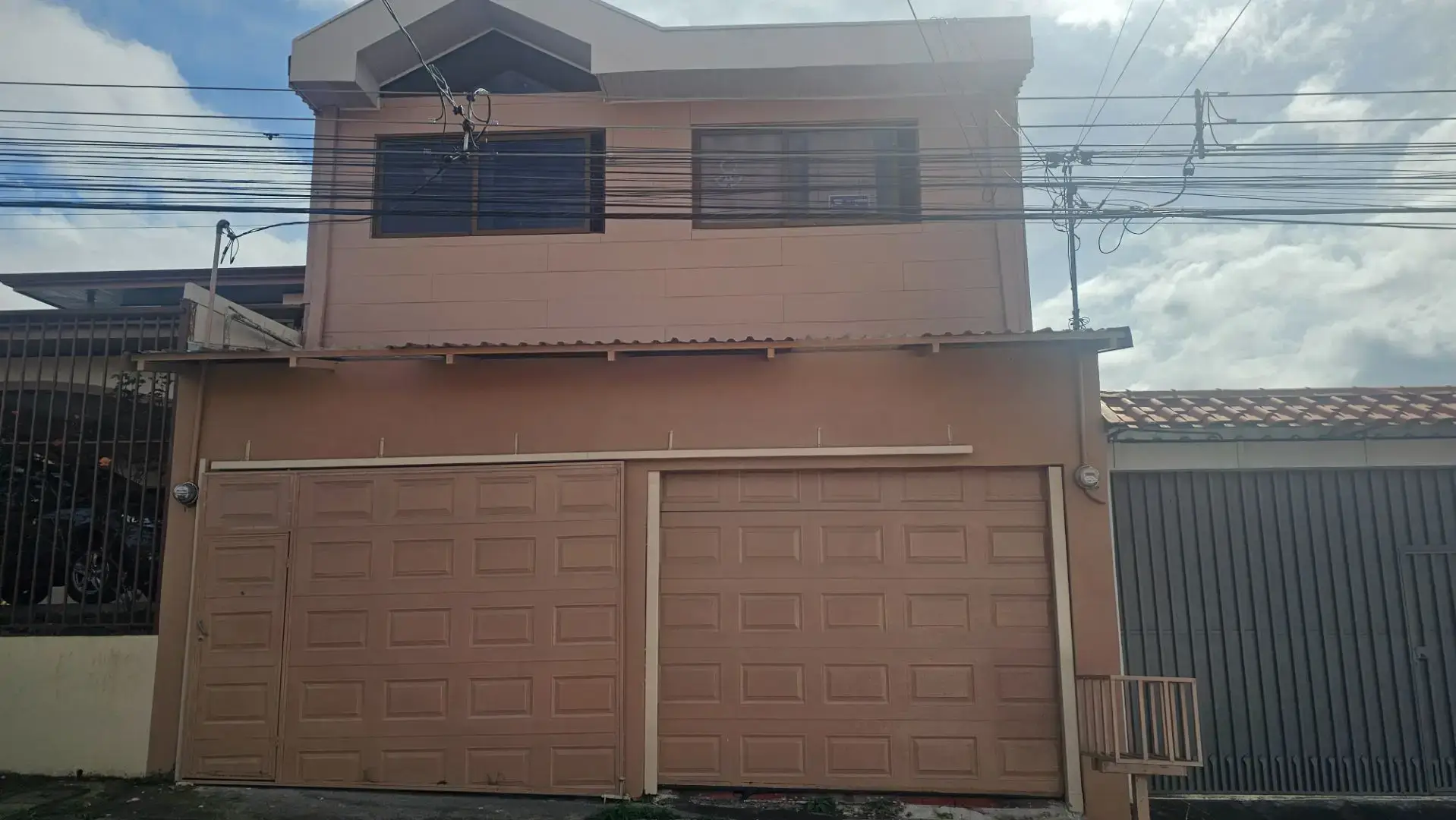 Spacious 6-Bedroom Family Home in Residencial Saint Clare, Moravia - main