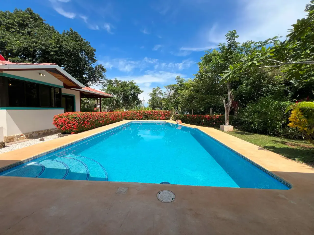 Encantadora casa de 3 dormitorios y 3 baños con piscina cerca de Tango Mar: un oasis tropical - 2