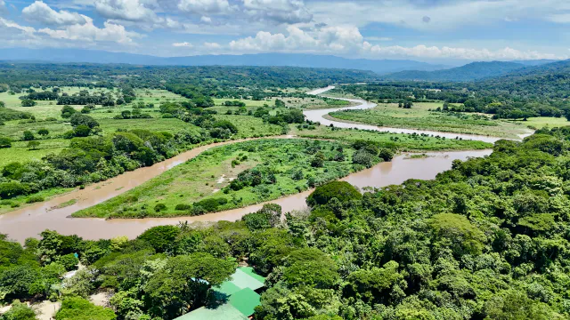 Terrain Exceptionnel à Tarcoles : Vues sur Mer, Rivière et Nature Pure