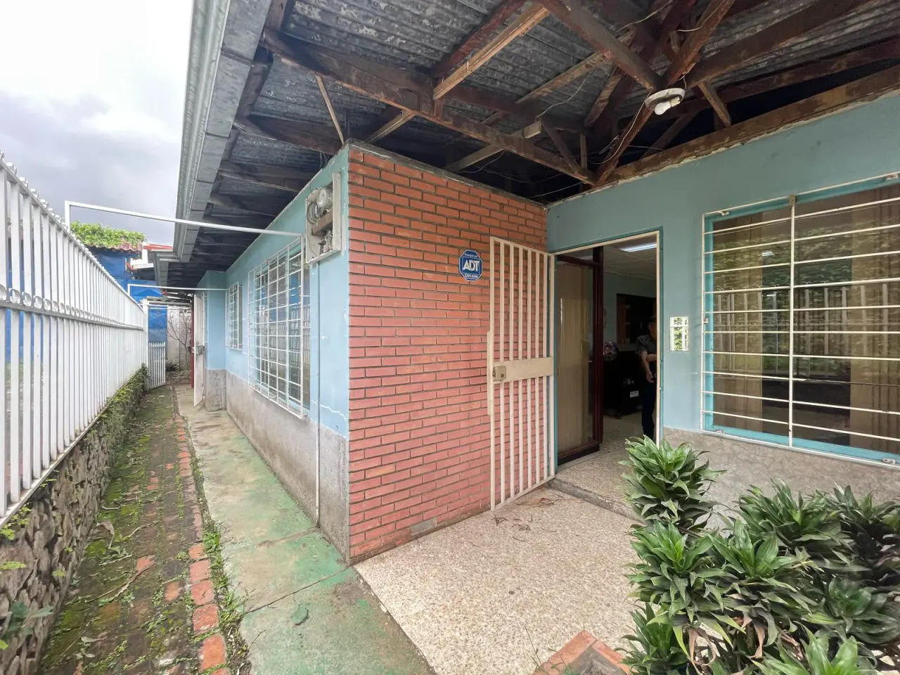 Bodega y propiedad de uso mixto en venta en Desamparados - 3