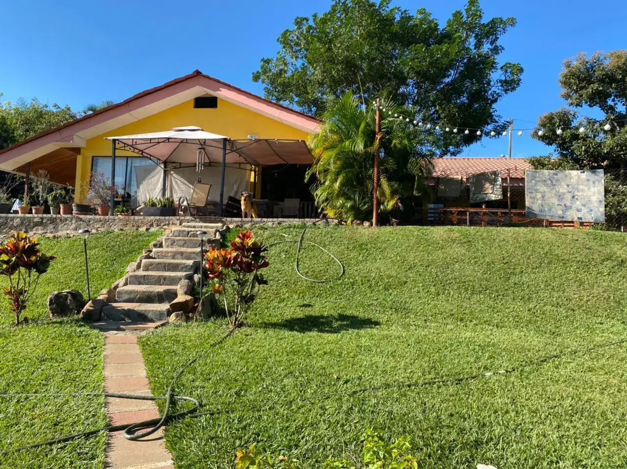 Quinta Atenas con vistas a la montaña: Encantadora casa de 3 dormitorios en un amplio terreno privado - 1