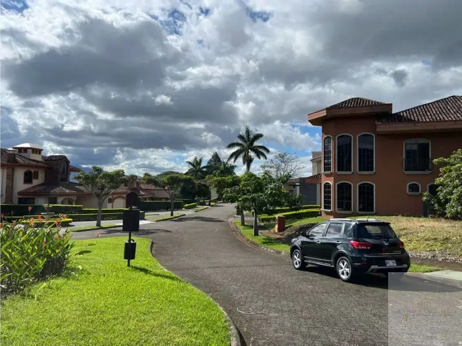 Exquisite Modern 4-BR Luxury Home in Curridabat with Mountain Views - 5