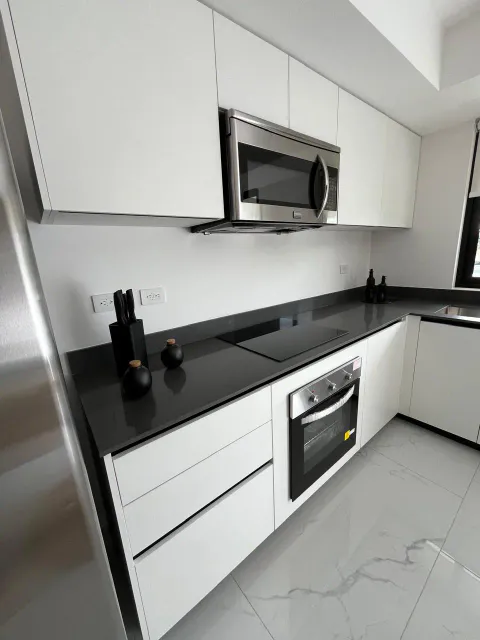 Apartamento Nuevo EN TORRE, Cerca de Todo, Con Vistas al Bosque y al Valle Central. 