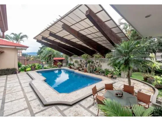 Lujosa Casa Independiente en Venta o Alquiler en Escazú -Lujo - main