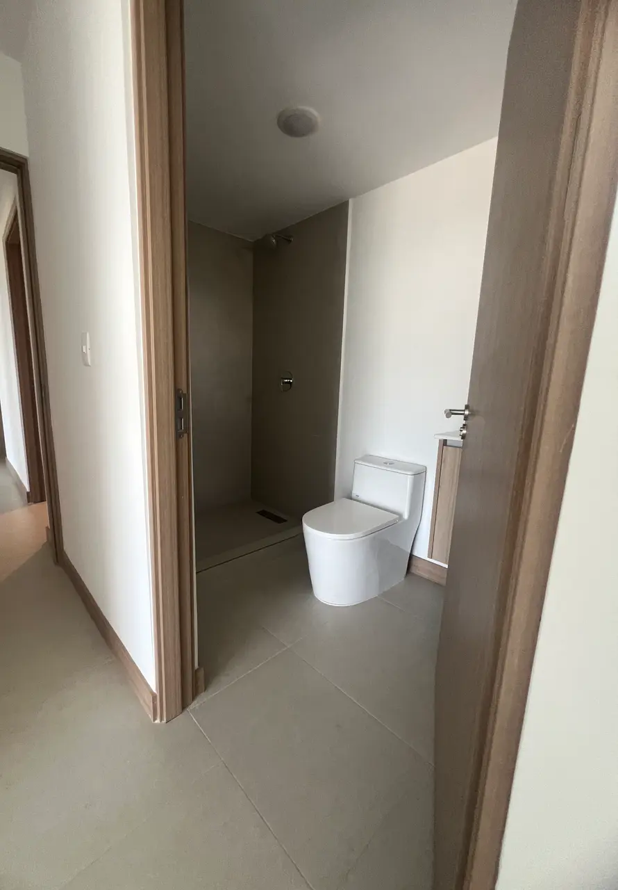 Elegante Apartamento de 3 Dormitorios en Jacó con Balcón y Vistas Verdes - 4