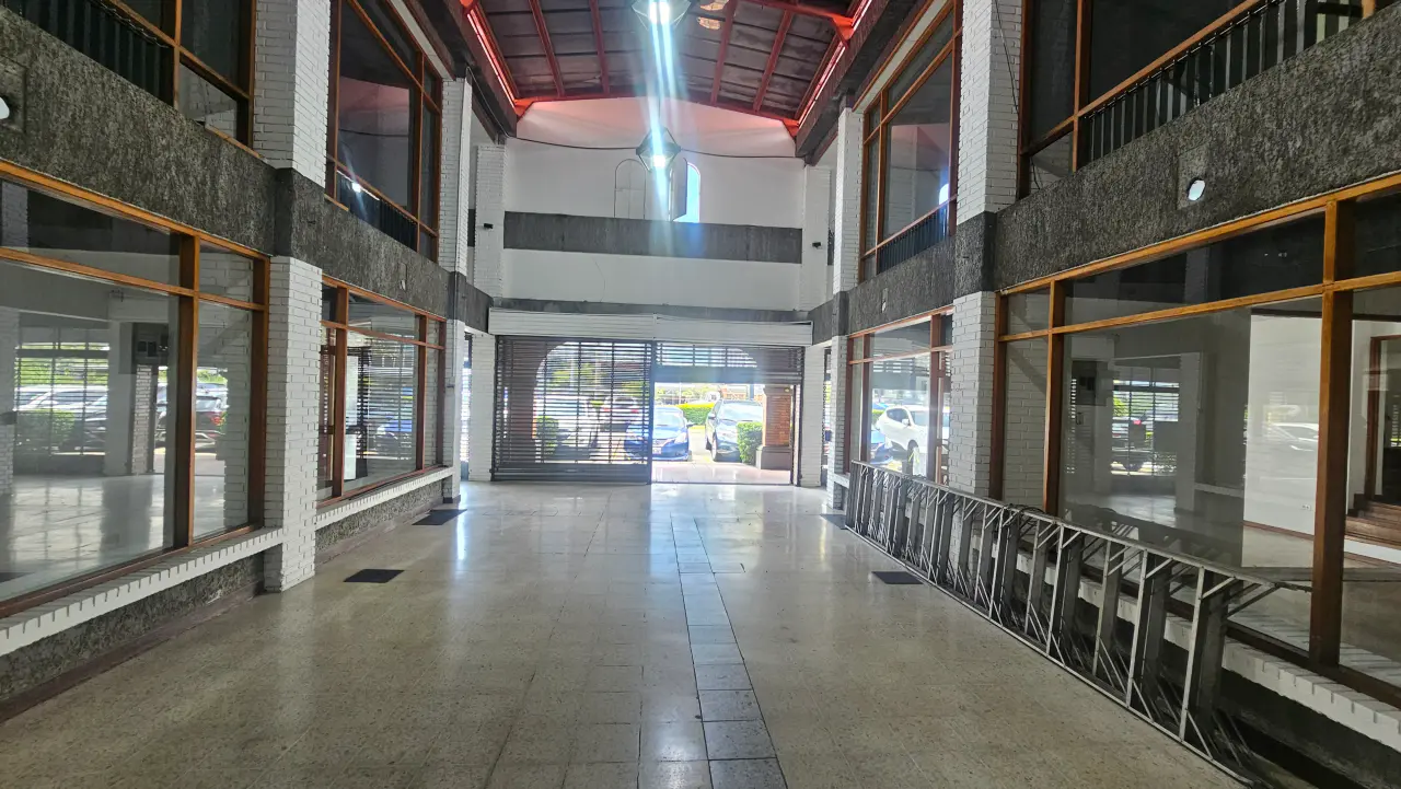Prime Espace Commercial Moderne de 741 m² à Escazú, San José - 2