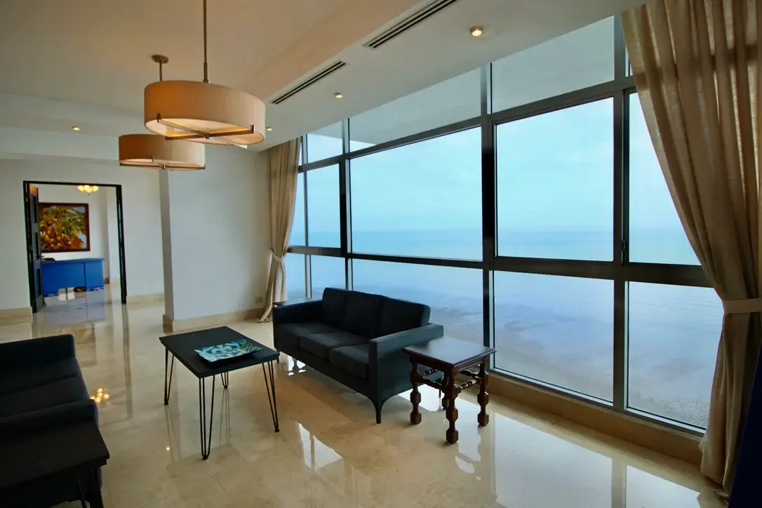 Luxury Apartment with Panoramic Ocean and City Skyline Views - 5