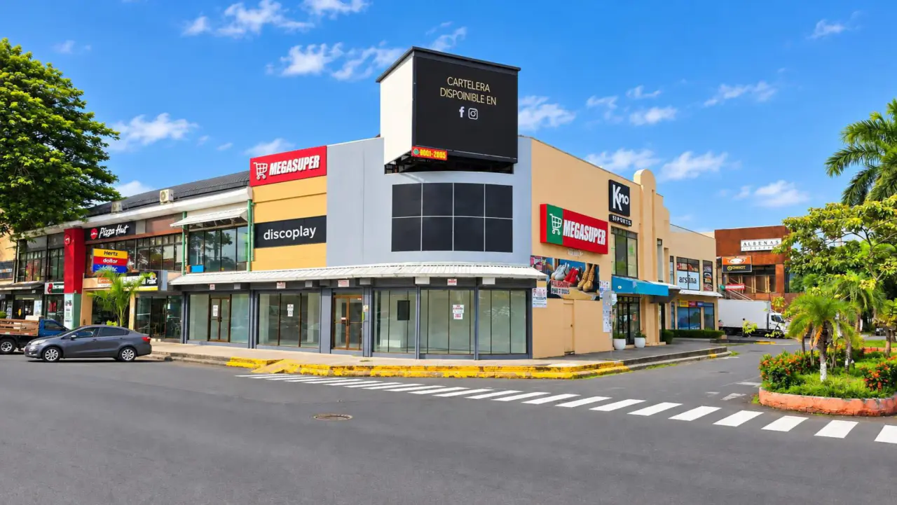 Local comercial en venta con contrato de arrendamiento vigente en Plaza Coral, Jacó centro - 4