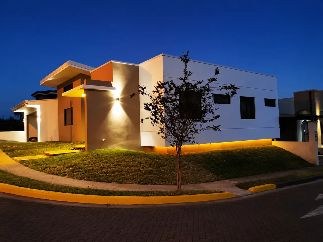 Modern Home Just Minutes from the Industrial Parks of Grecia, Alajuela. - 1