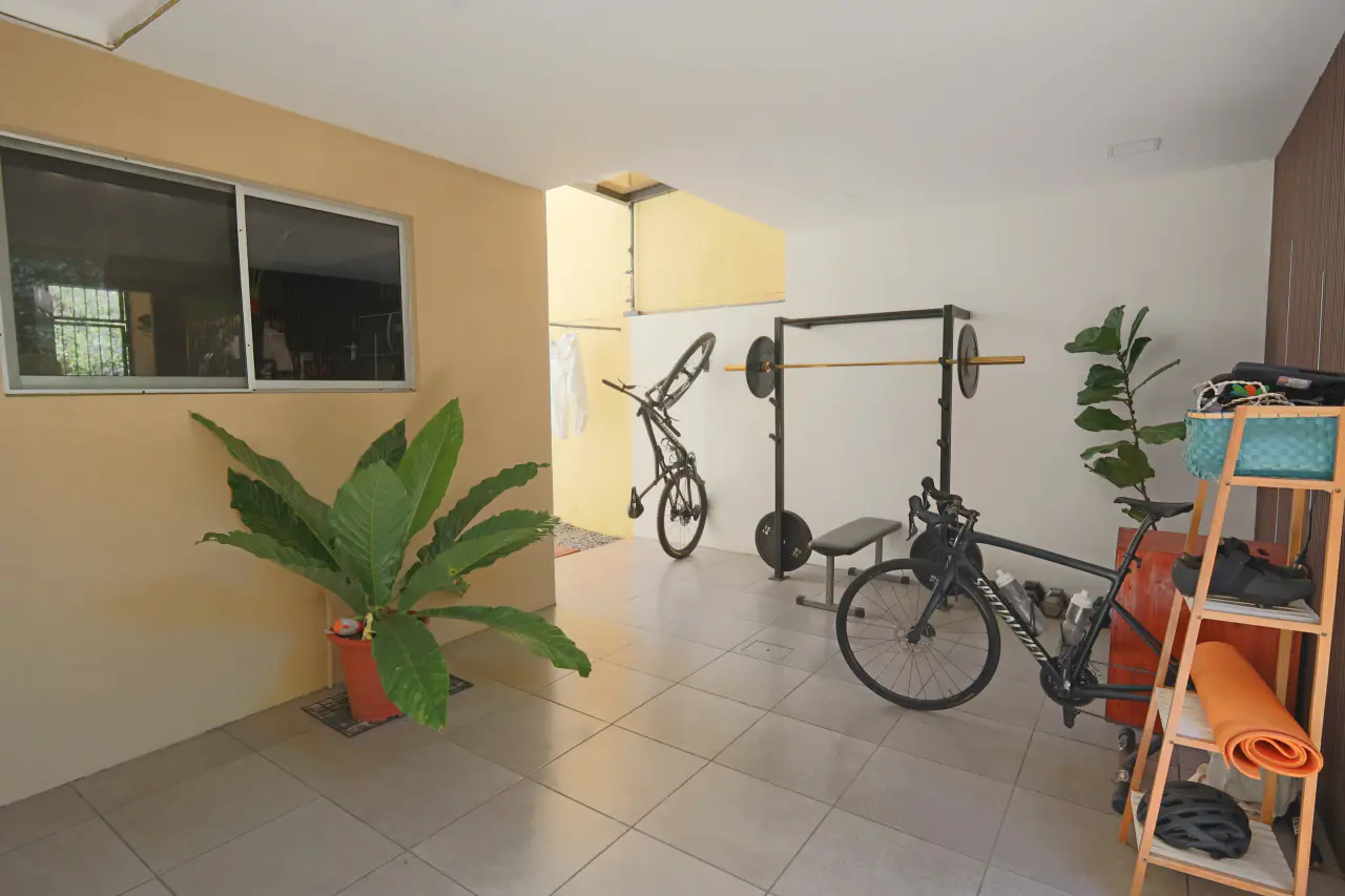 For Sale: Independent 3-Bedroom House with Garden in Alajuela - 2