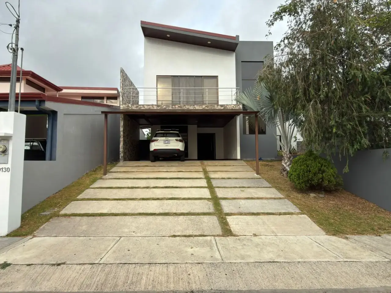 Sleek Modern 4-Bedroom House in Grecia, Alajuela with Ocean Views & Jacuzzi - 2