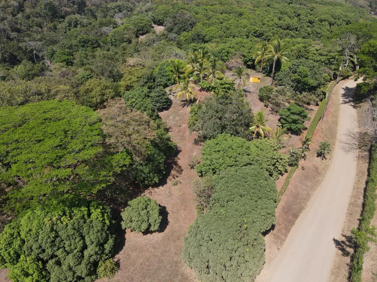 Terreno Exclusivo con Río y Bosque en Garabito: Su Santuario Privado en Costa Rica - 2