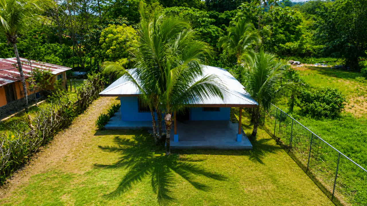 Casa en Quebrada Amarilla, con exuberante jardín y patio. - 1