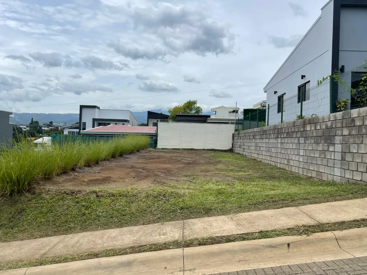 Terreno de 207 m² en Grecia, Alajuela: Construya la casa de sus sueños en un entorno privilegiado - 4