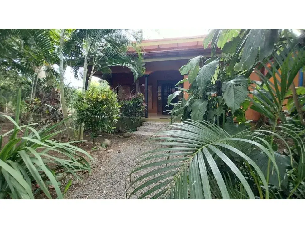 Hermosa casa en condominio cerrado en Playa Azul - 2