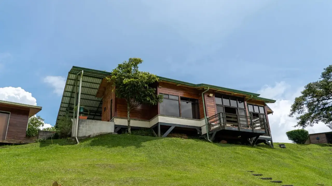 En venta – Propiedad exclusiva con vista panorámica y potencial comercial en Coronado - 1