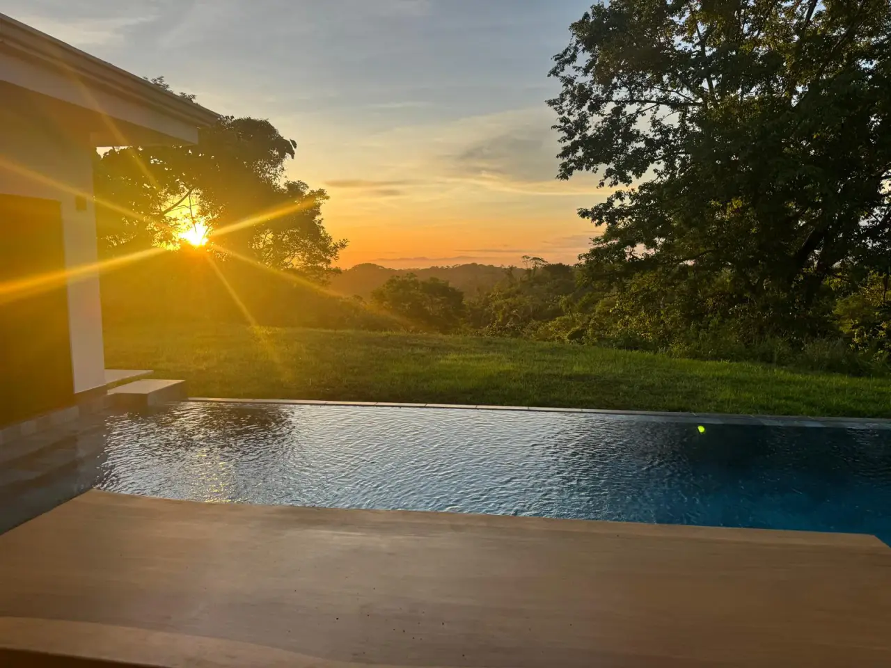 Brand New 3-Bedroom Home with Stunning Views in Santiago – Steps from Santa Teresa & Playa Hermosa - 1