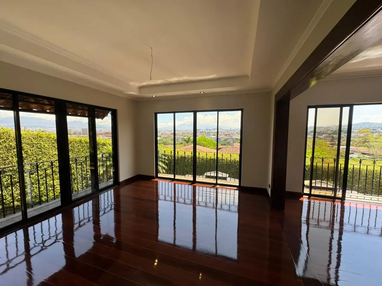 Residencia de Lujo con Vista a la Ciudad en Cerro Alto, Escazú - 2
