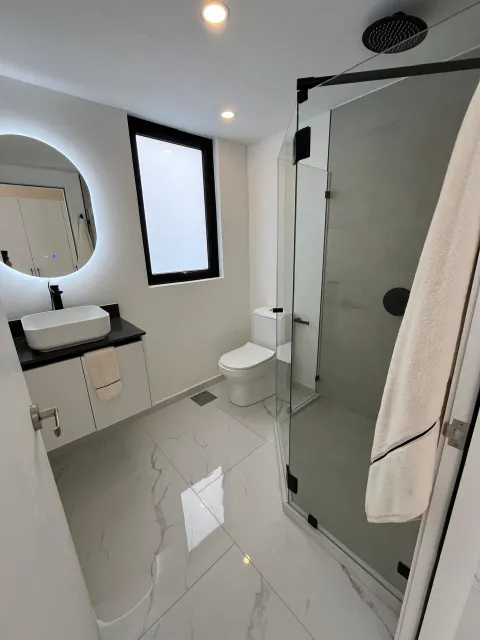 Apartamento Nuevo EN TORRE, Cerca de Todo, Con Vistas al Bosque y al Valle Central. 
