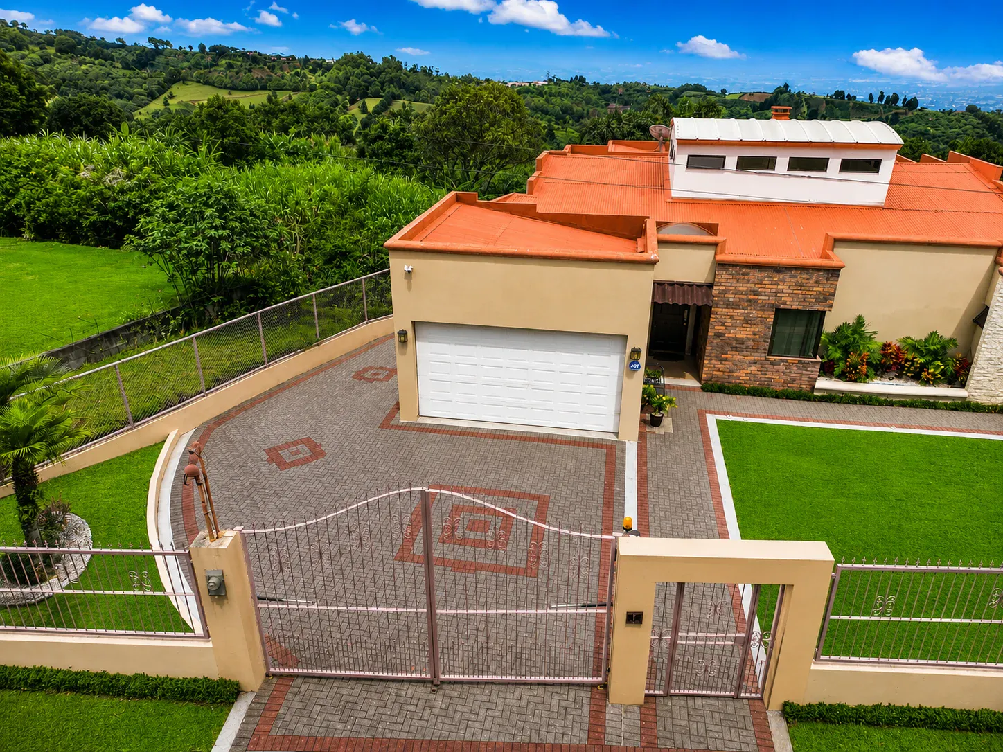 Una Casa Extraordinaria en Naranjo: Vistas, Elegancia y Detalles Cautivadores. - main