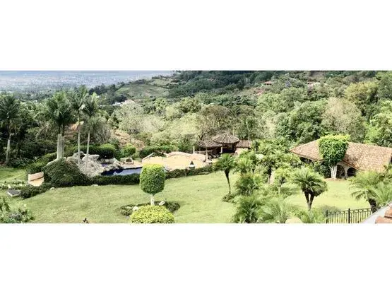 Luxury 4-Bed House in San Antonio de Escazú with Sprawling Gardens and Mountains Views - 1
